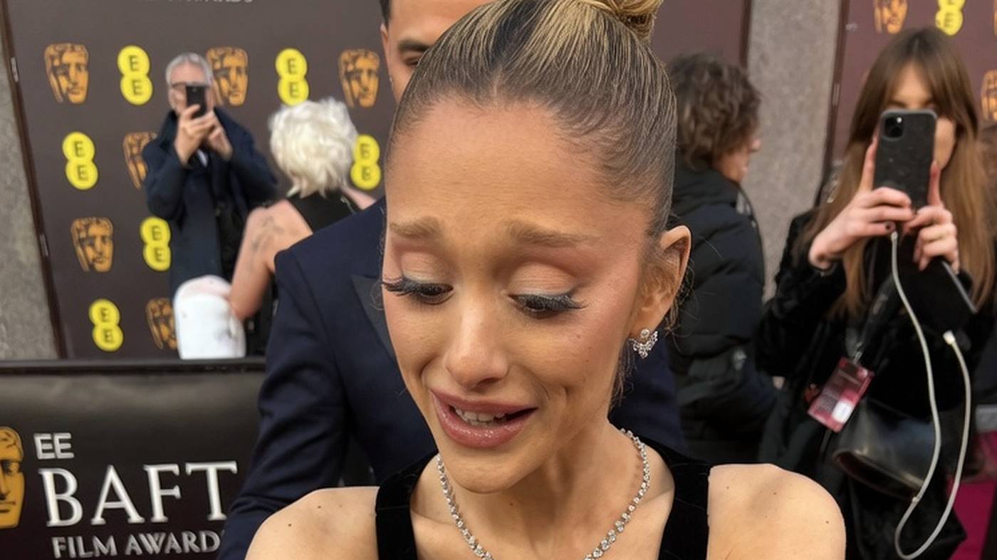 "Ariana Grande signs autograph at BAFTA Awards"