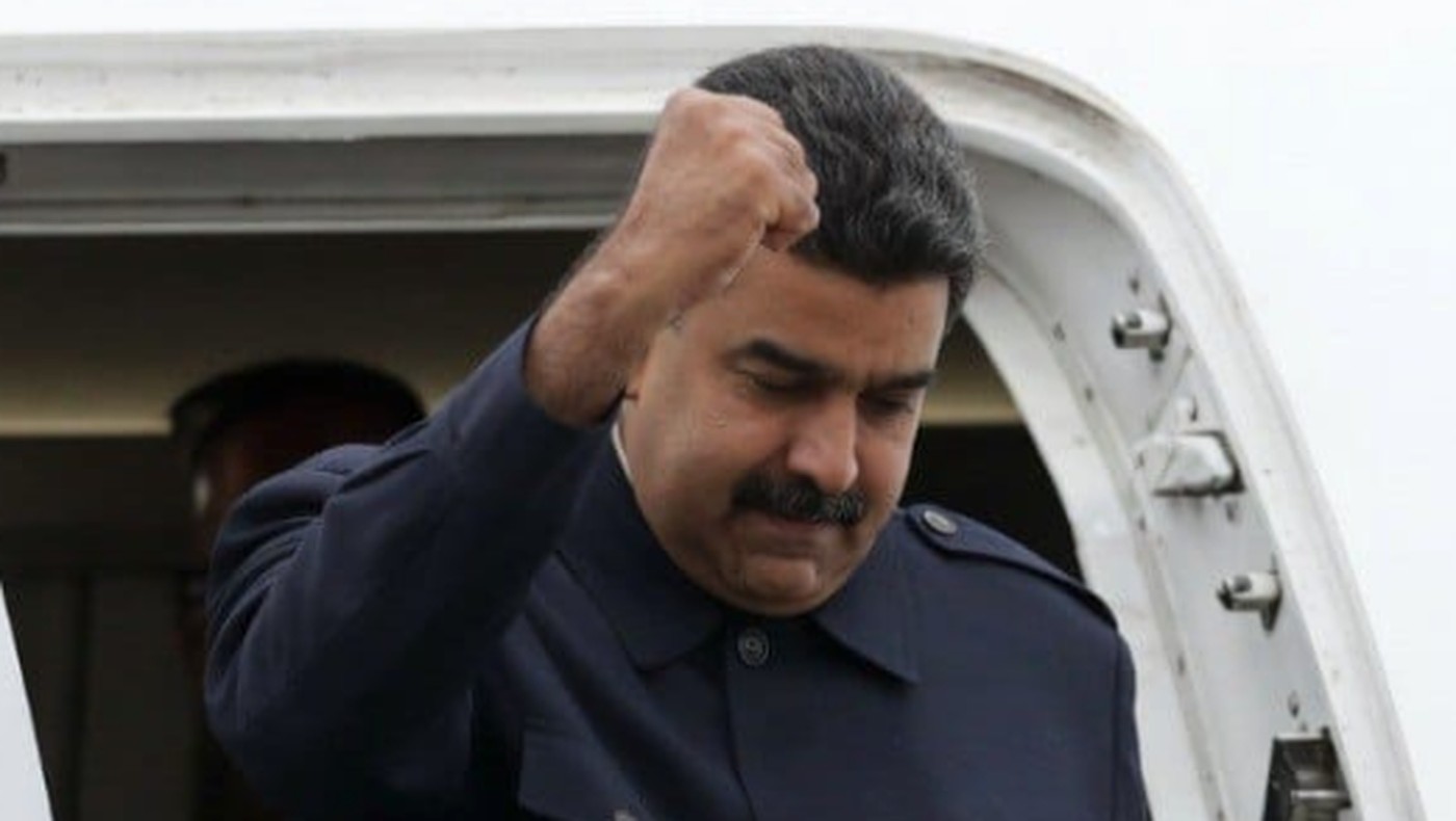 venezuelan leader raises fist in defiance at airport