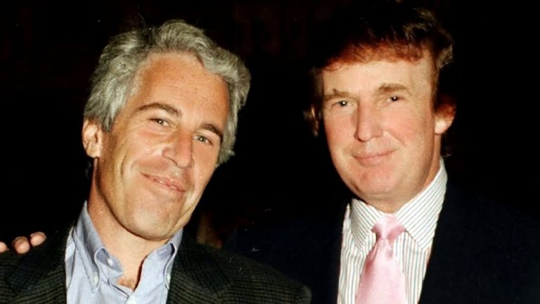Donald Trump and Jeffrey Epstein posing together