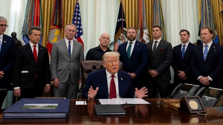 Trump Signs Order Expediting Drugs for Mental Health Treatment